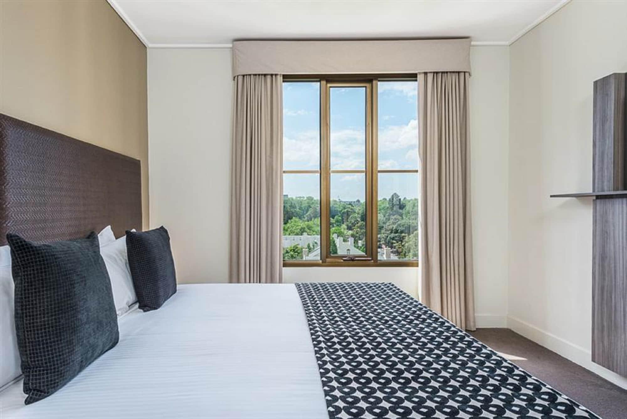 Mantra On Jolimont Melbourne Aparthotel Exterior photo