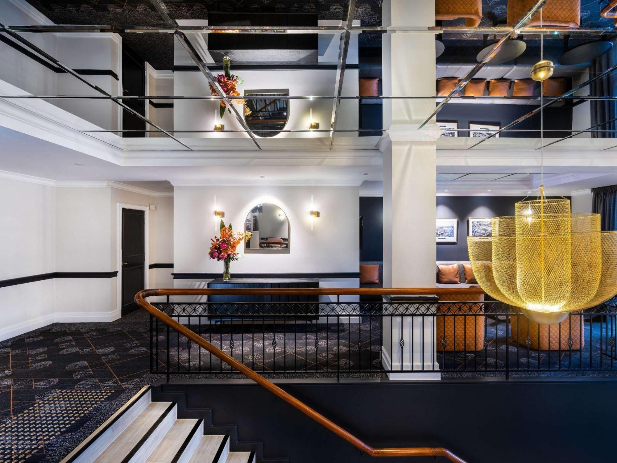 Mantra On Jolimont Melbourne Aparthotel Exterior photo